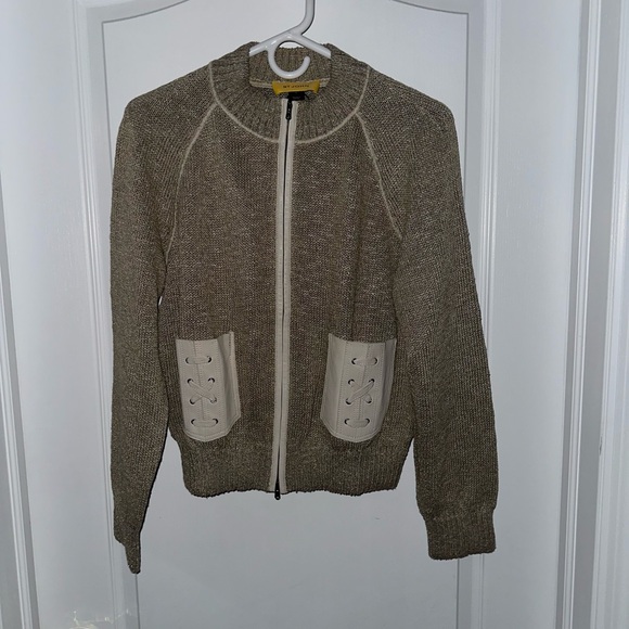 St. John Jackets & Blazers - St John Women’s Jacket Size Large Amazing Condition
